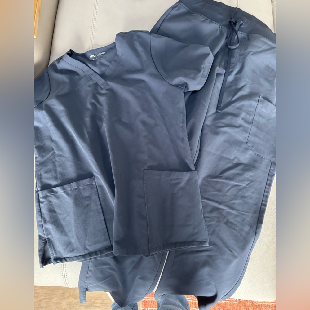 Mandala scrubs charcoal size medium